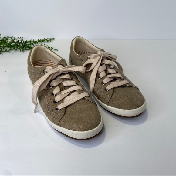 Taos Footwear Shoes - Taos Footwear Khaki Wash Canvas Star Sneakers Size 6-6.5M Lace Up Comfort Shoe
